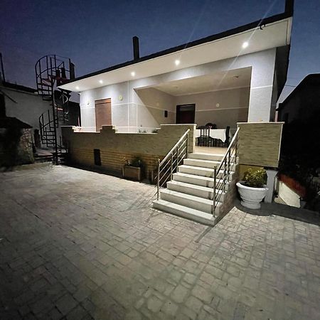 Anel'S Guesthouse Μπεράτ Εξωτερικό φωτογραφία