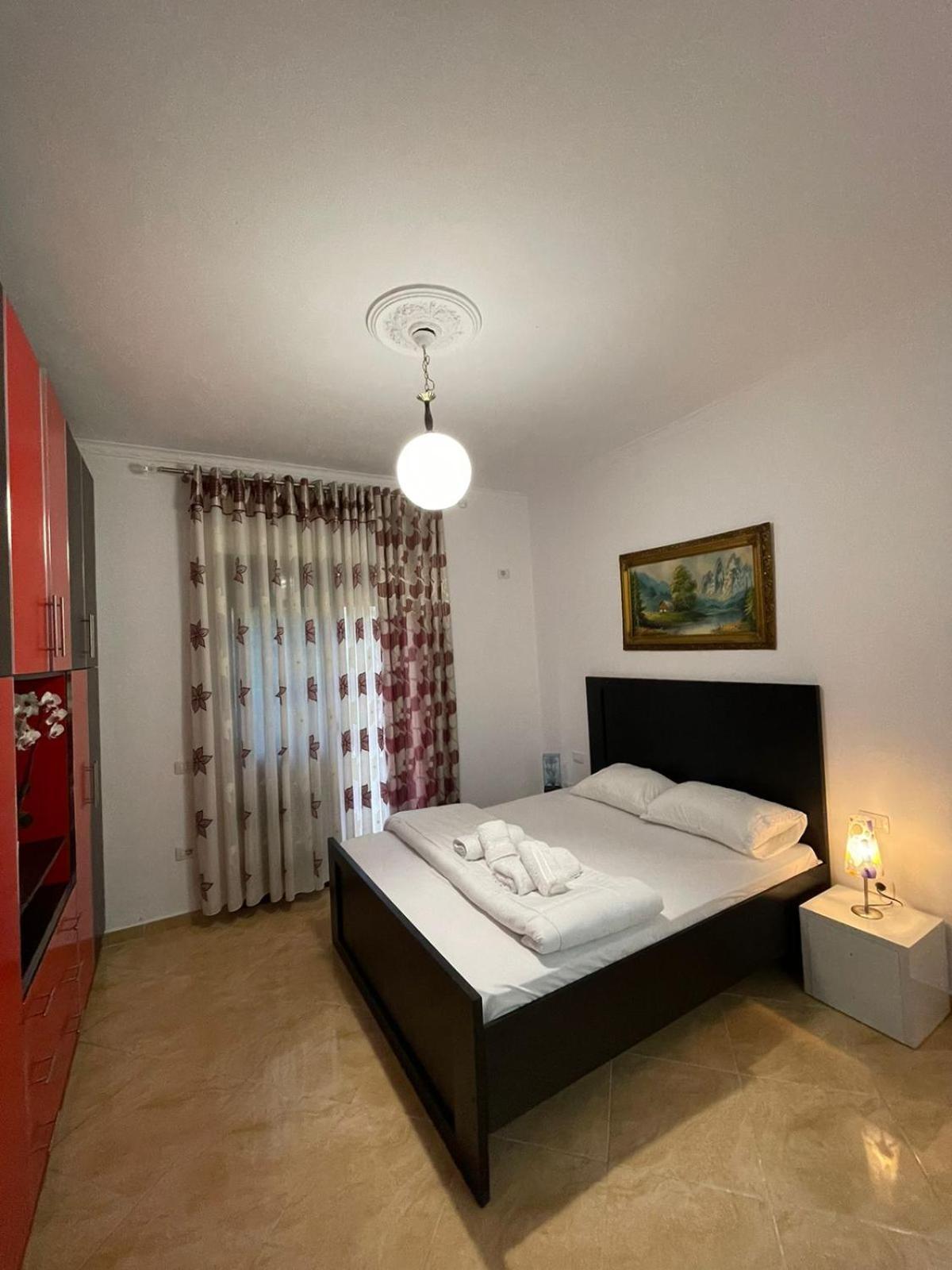 Anel'S Guesthouse Μπεράτ Εξωτερικό φωτογραφία