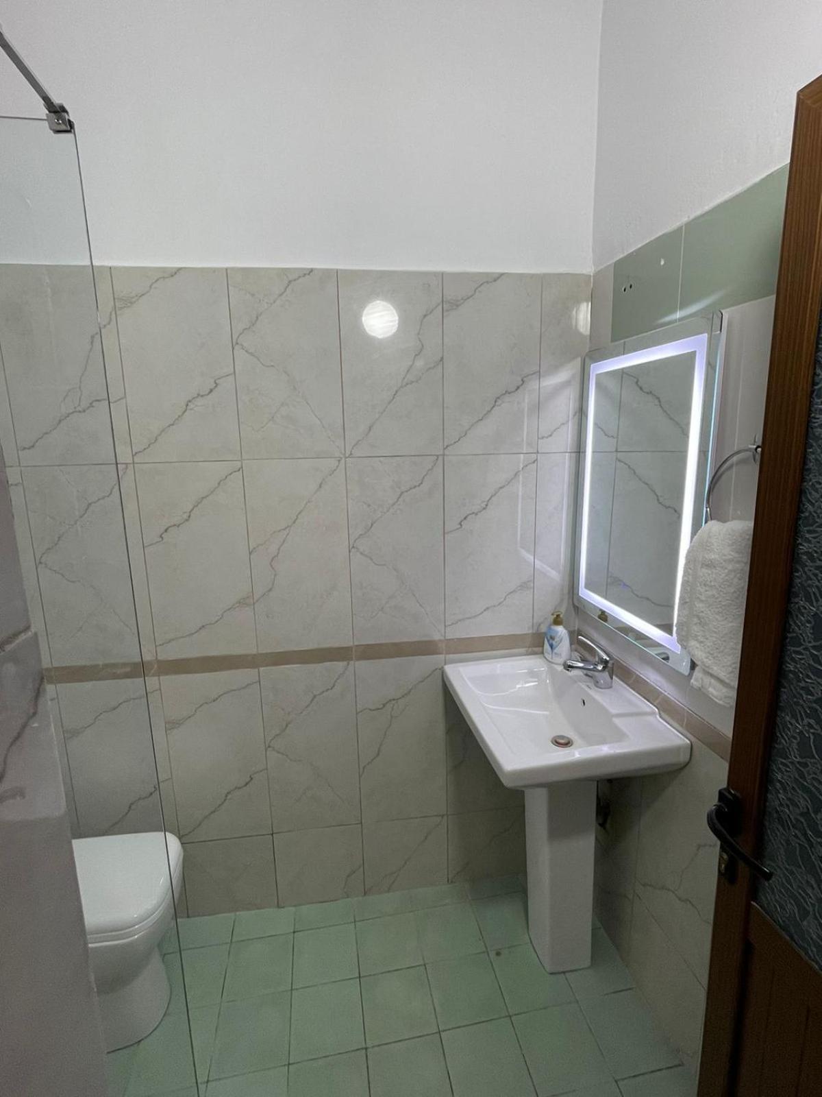 Anel'S Guesthouse Μπεράτ Εξωτερικό φωτογραφία