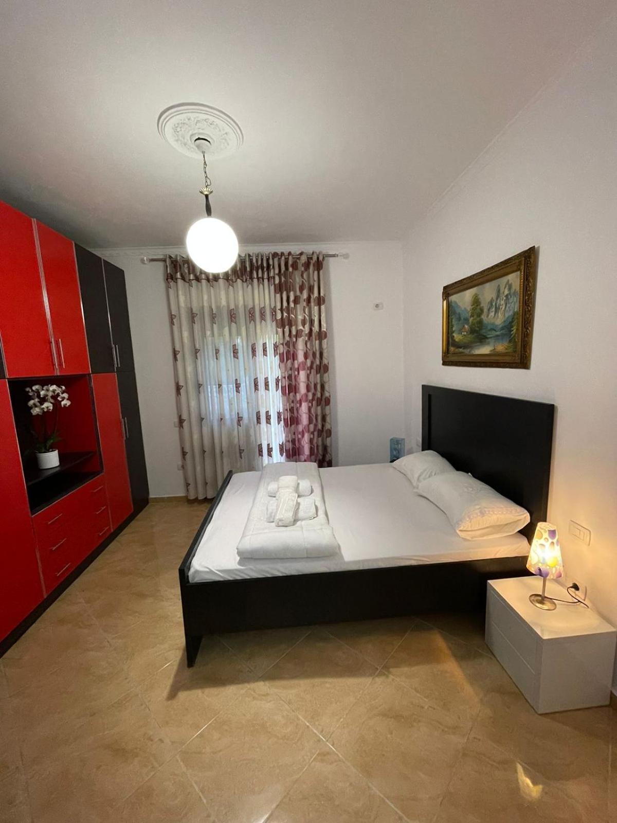 Anel'S Guesthouse Μπεράτ Εξωτερικό φωτογραφία
