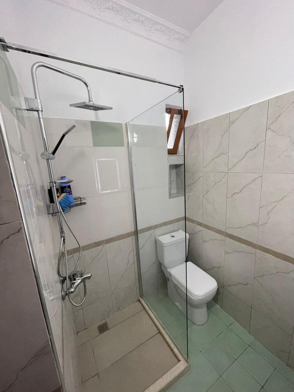 Anel'S Guesthouse Μπεράτ Εξωτερικό φωτογραφία