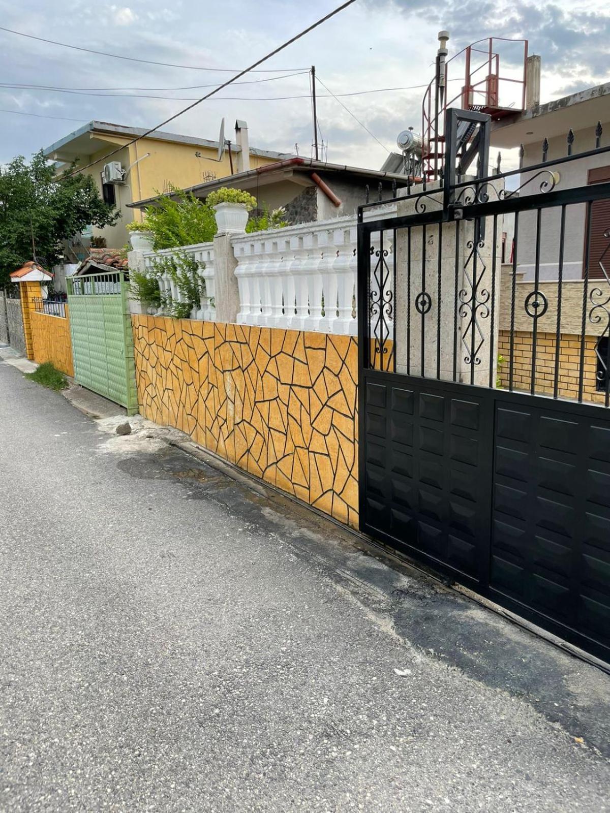 Anel'S Guesthouse Μπεράτ Εξωτερικό φωτογραφία
