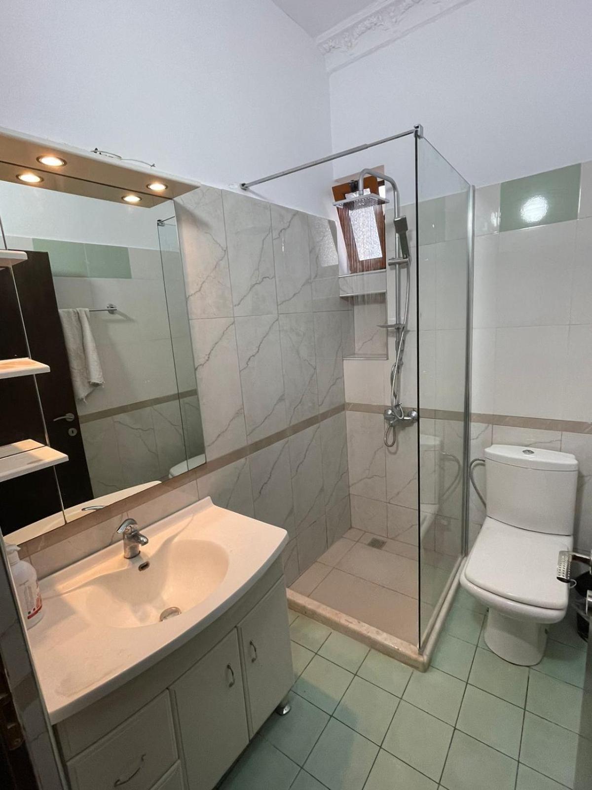 Anel'S Guesthouse Μπεράτ Εξωτερικό φωτογραφία