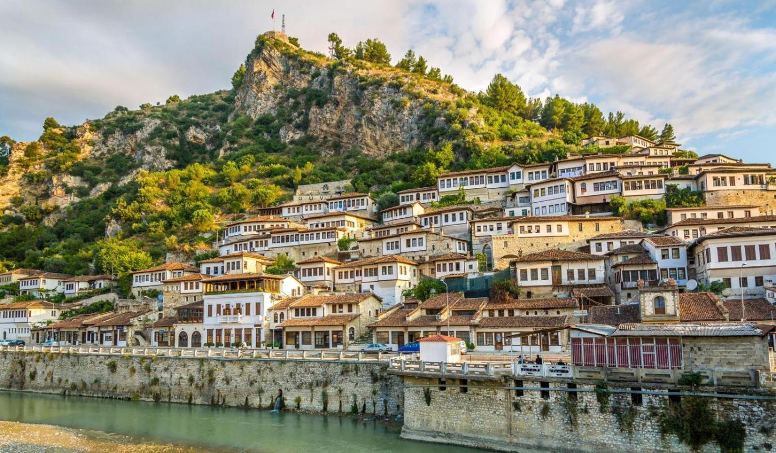 Anel'S Guesthouse Μπεράτ Εξωτερικό φωτογραφία