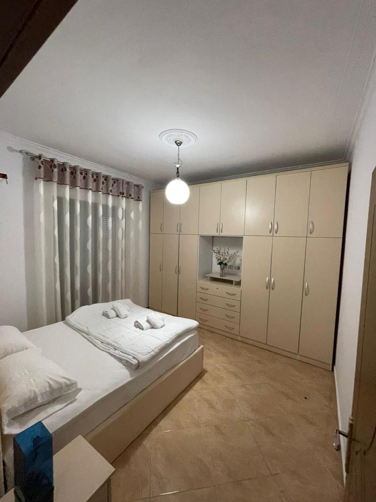 Anel'S Guesthouse Μπεράτ Εξωτερικό φωτογραφία