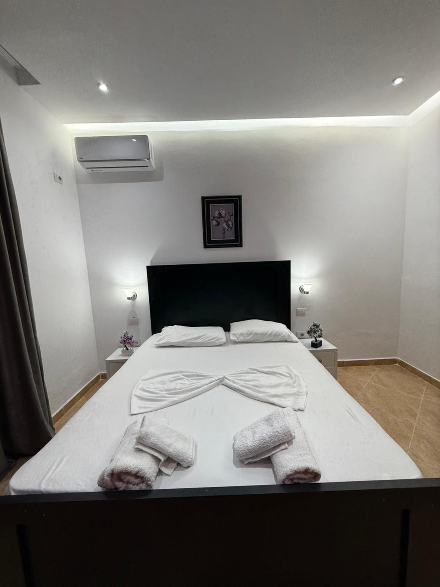 Anel'S Guesthouse Μπεράτ Εξωτερικό φωτογραφία