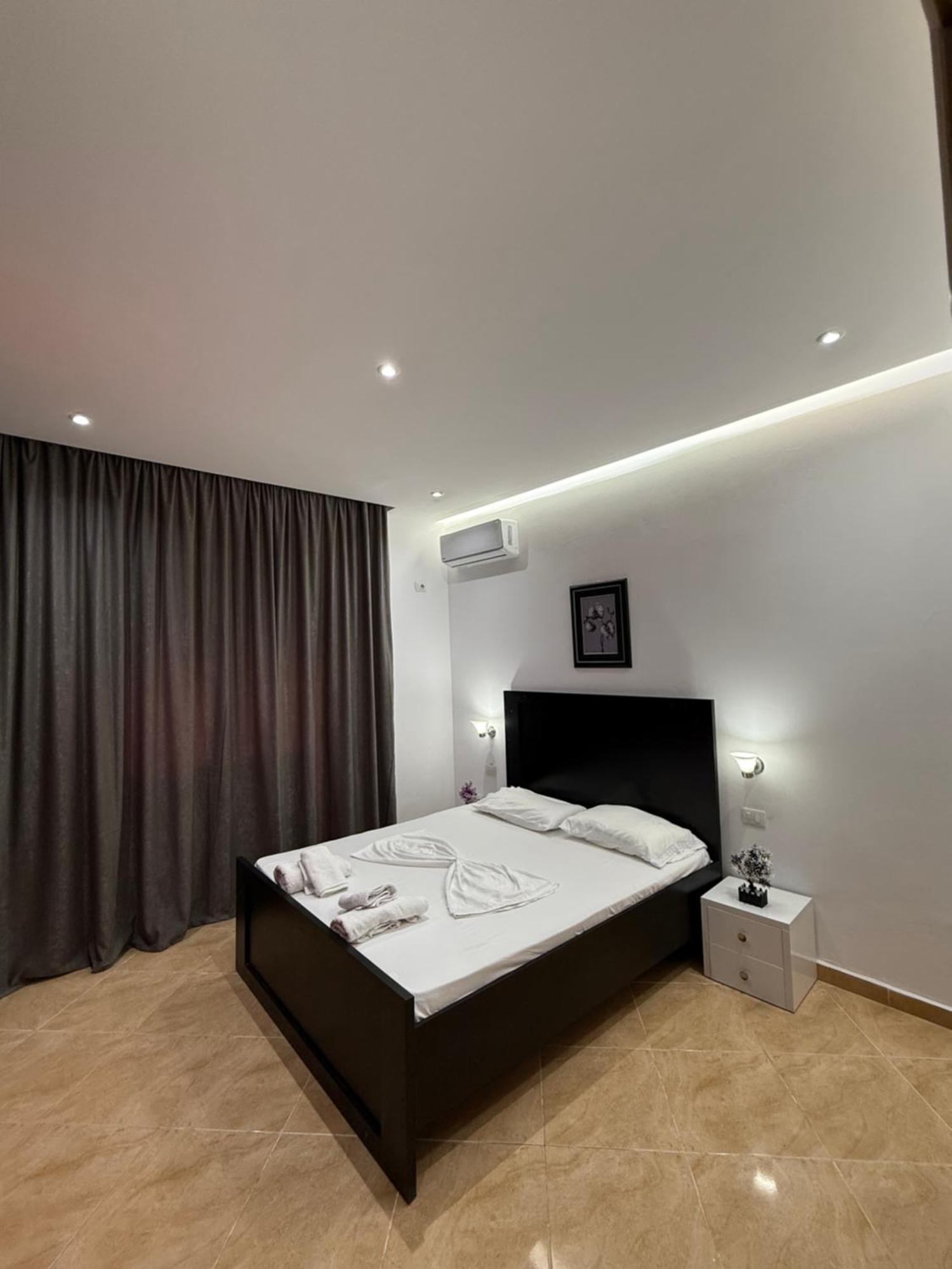Anel'S Guesthouse Μπεράτ Εξωτερικό φωτογραφία