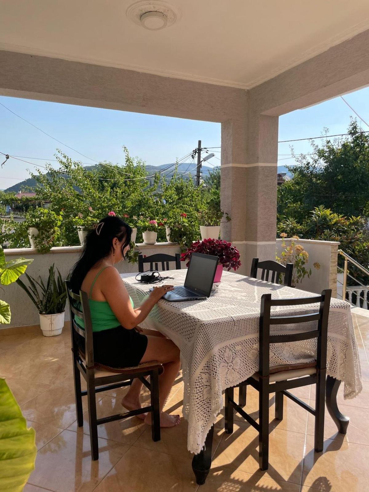 Anel'S Guesthouse Μπεράτ Εξωτερικό φωτογραφία