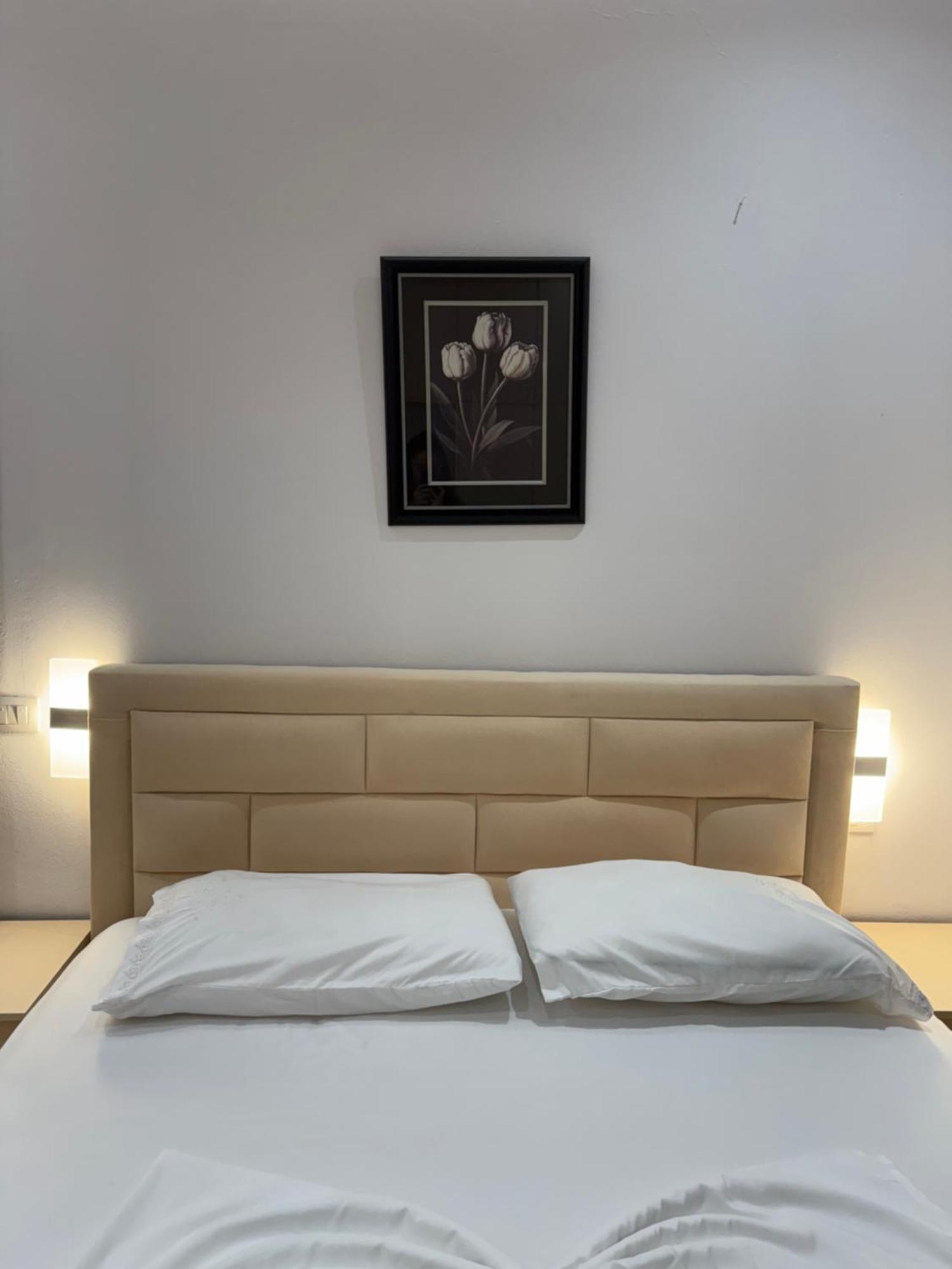 Anel'S Guesthouse Μπεράτ Εξωτερικό φωτογραφία