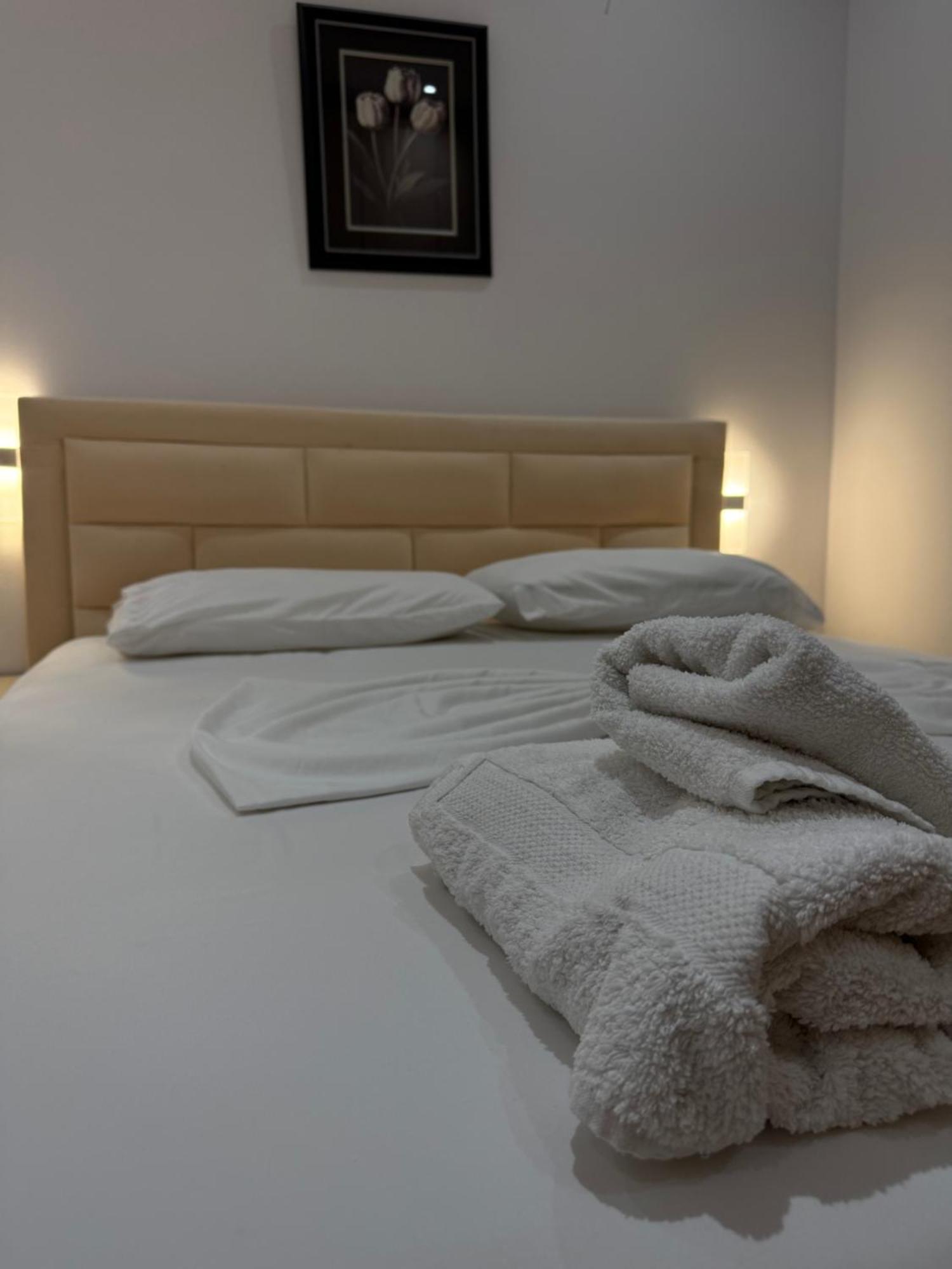 Anel'S Guesthouse Μπεράτ Εξωτερικό φωτογραφία