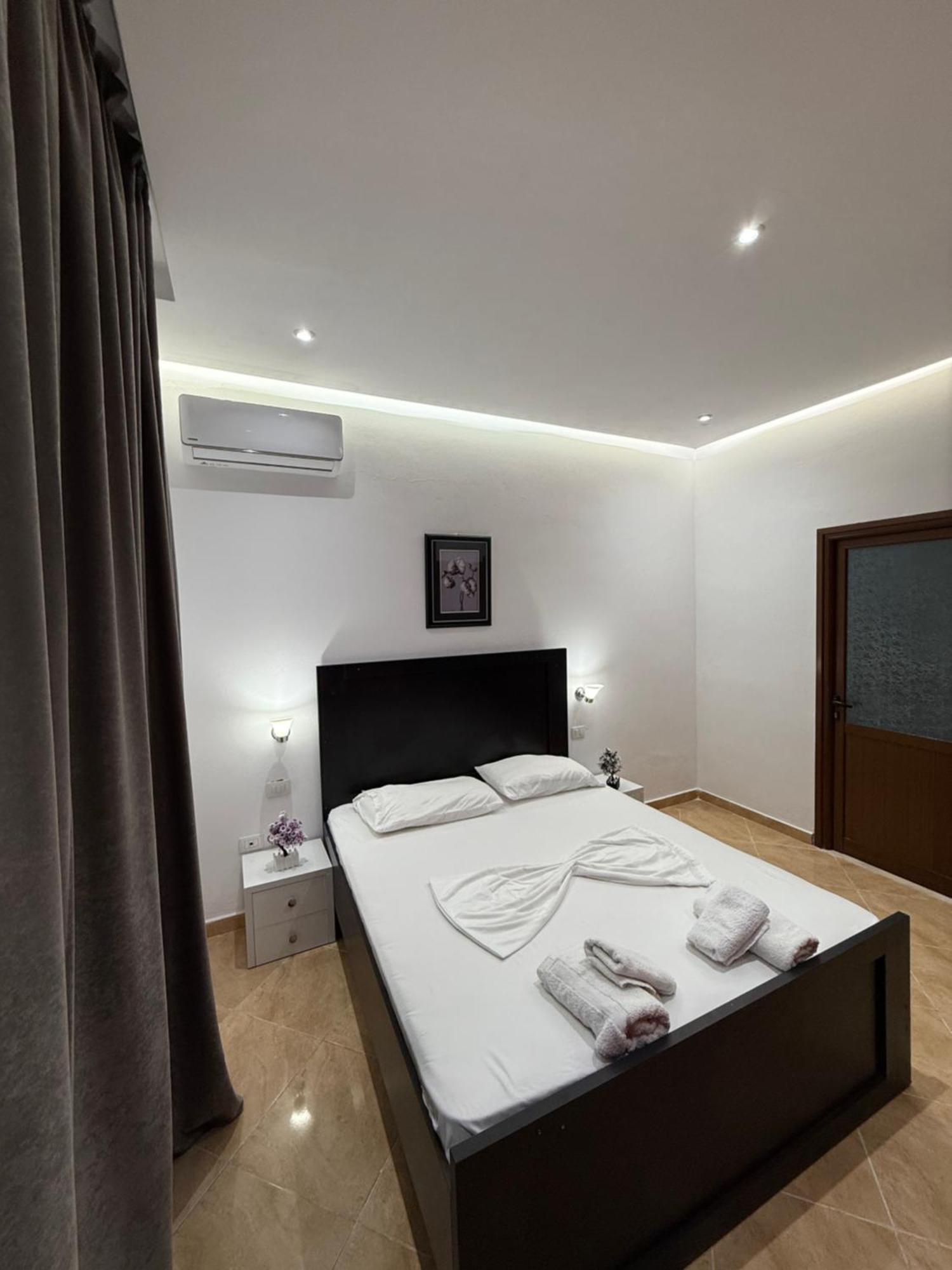 Anel'S Guesthouse Μπεράτ Εξωτερικό φωτογραφία